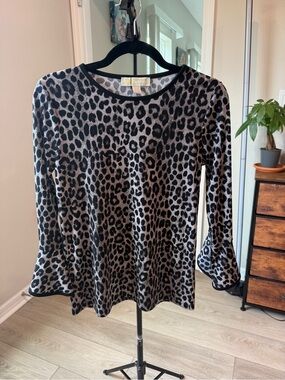 MICHAEL KORS Women's XS Leopard Print Top Gray Black Bell Sleeve Blouse Shirt